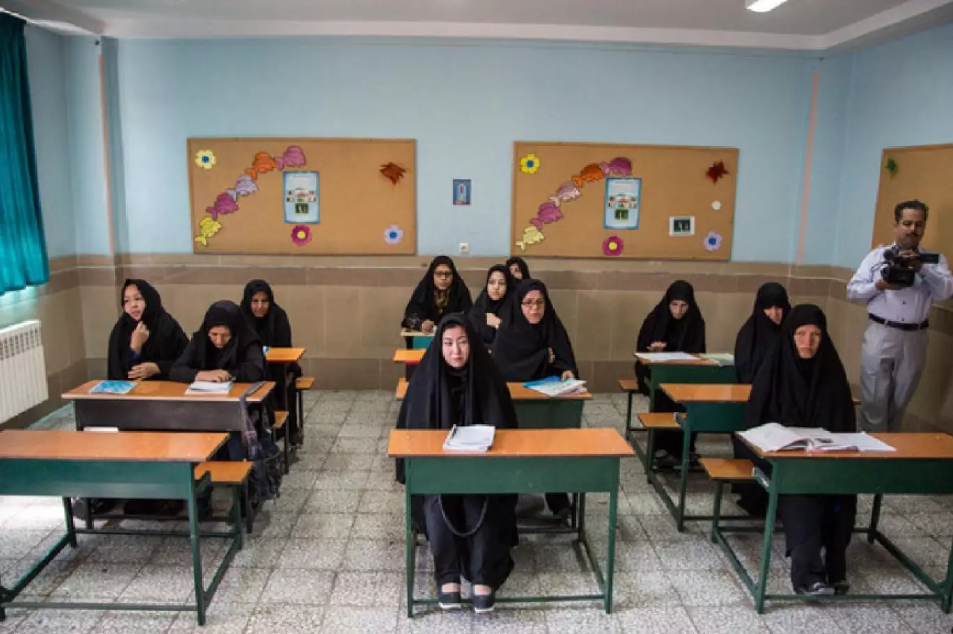 İranda oxuyub-yaza bilməyənlərin sayı 9 milyona yaxınlaşır