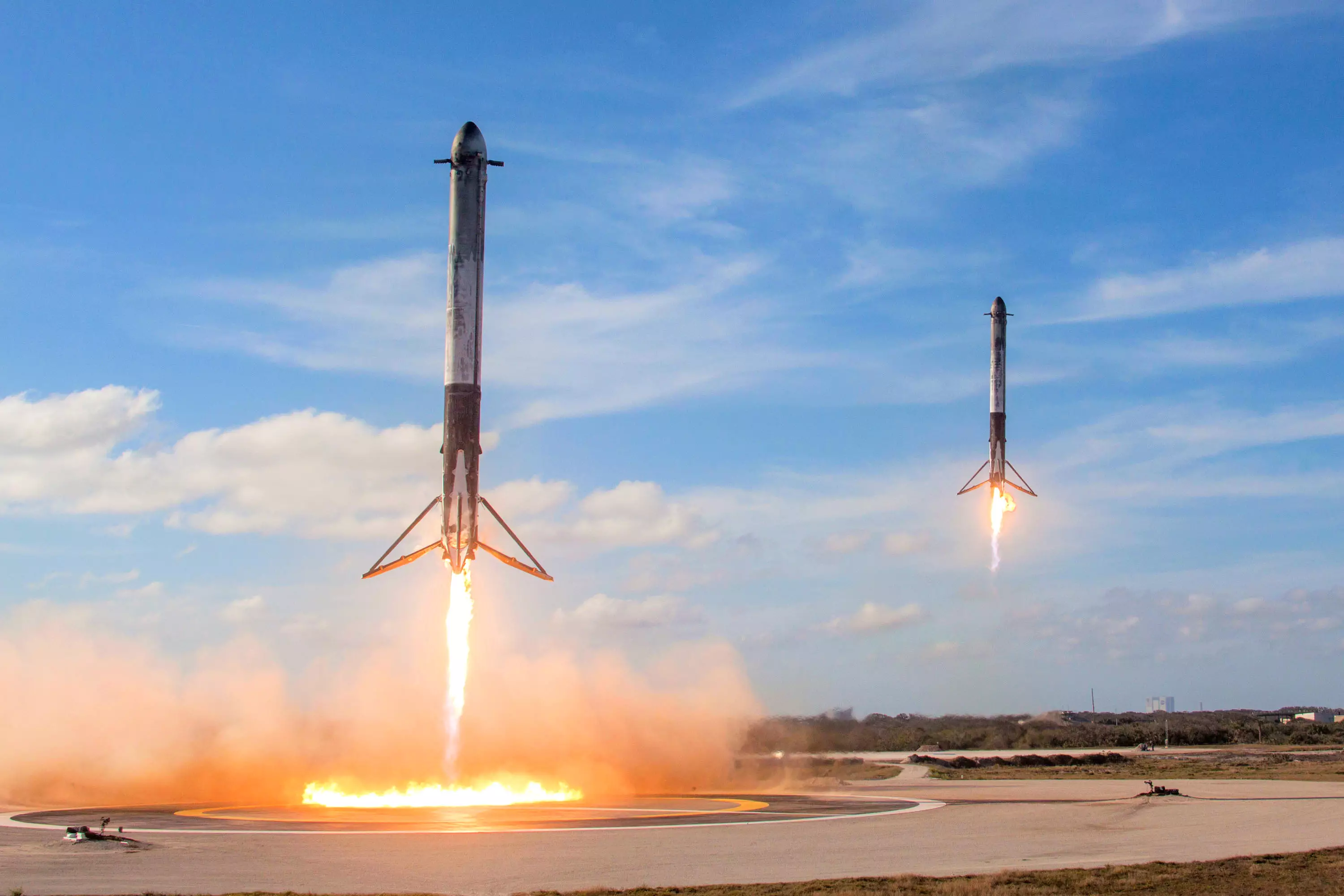 “SpaceX” daha 22 internet peykini orbitə çıxarıb