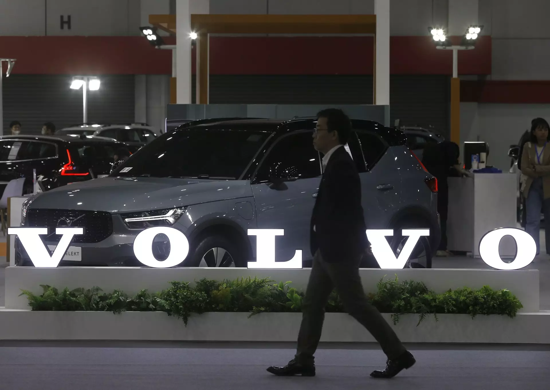 “Volvo”nun aktivləri rusiyalı investora təhvil verilib