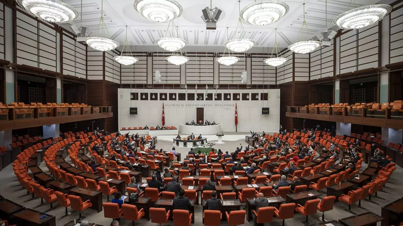 Çağatay Kılıç: Terror aktına baxmayaraq Türkiyə parlamenti işini bərpa edəcək
