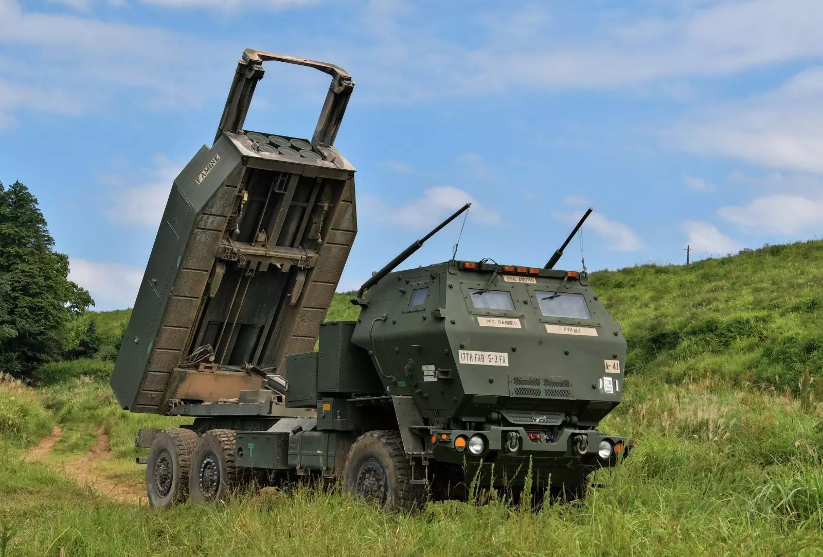 KİV: Estoniya ABŞ-dən HIMARS və ATACMS raketləri alacaq