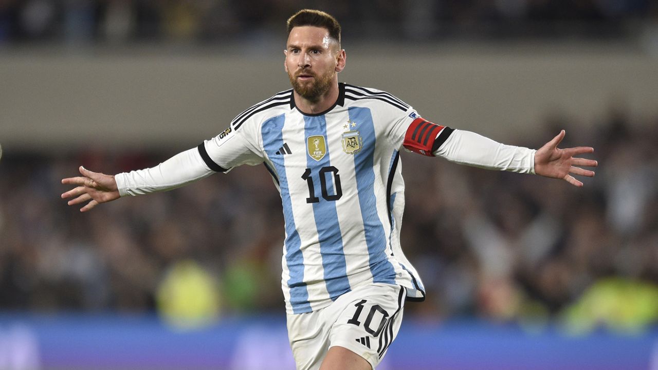 Messi 83 illik rekordu təkrarladı
