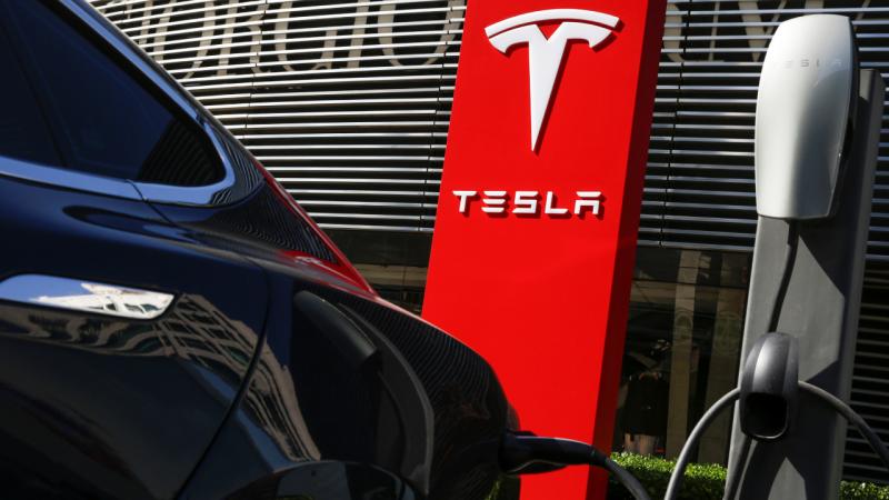 Tesla 2,2 milyon avtomobili geri çağırır