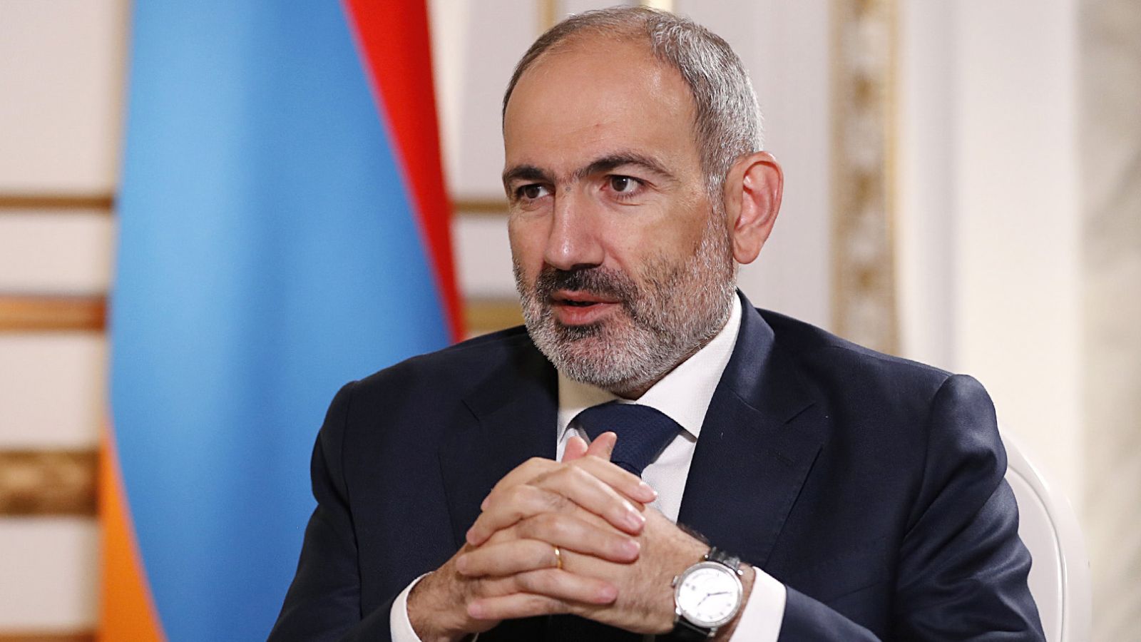 Paşinyan: "Ermənistana yeni konstitusiya lazımdır"