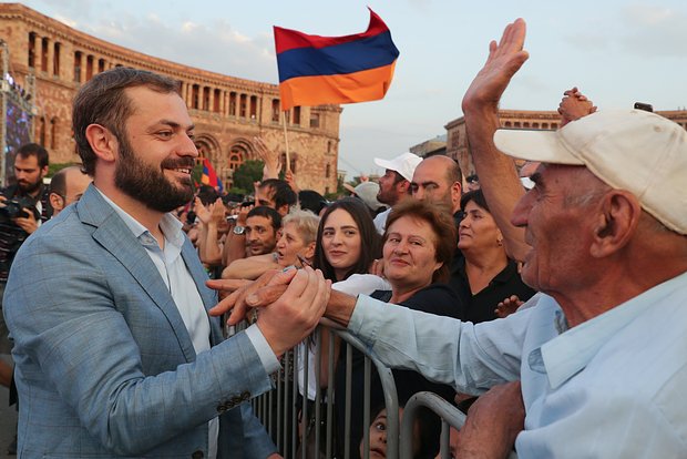 Ermənistanın yeni iqtisadiyyat naziri Paşinyanın partiyasındandır