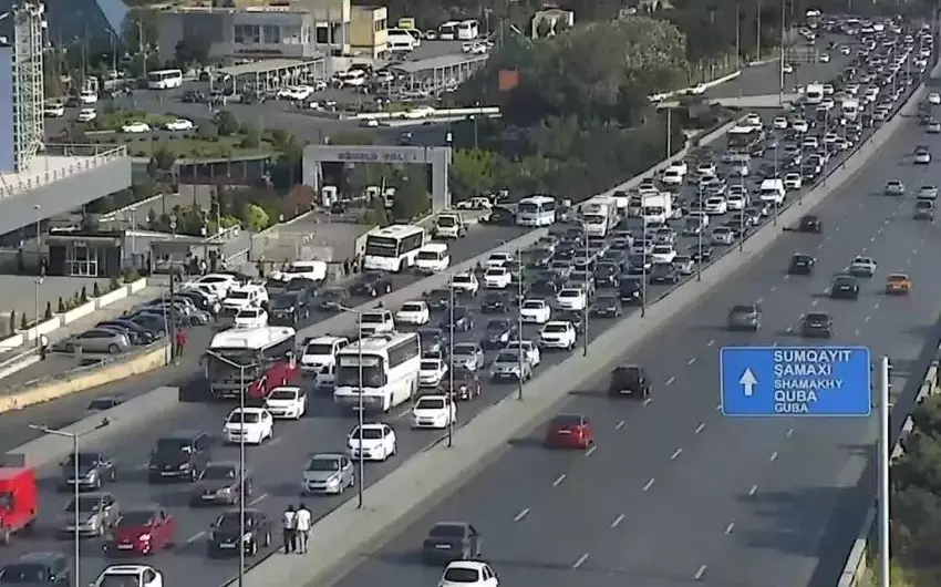 Bakıda hazırda sıxlıq müşahidə olunan yollar - SİYAHI