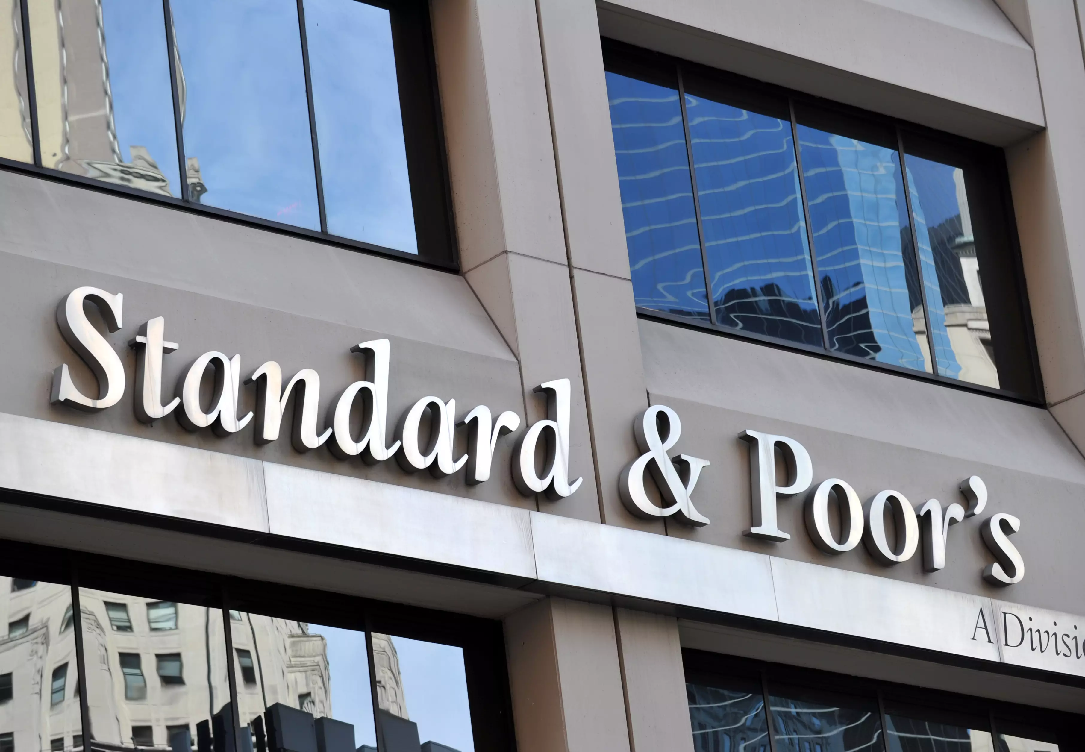 "S&P": Dezinflyasiya Avrozonanı tənəzzüldən çıxarır