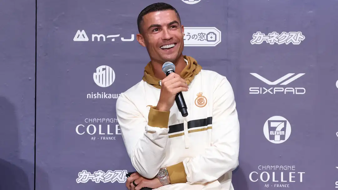 Ronaldo "Mançester Yunayted"in futbolçusunu yanına aparır