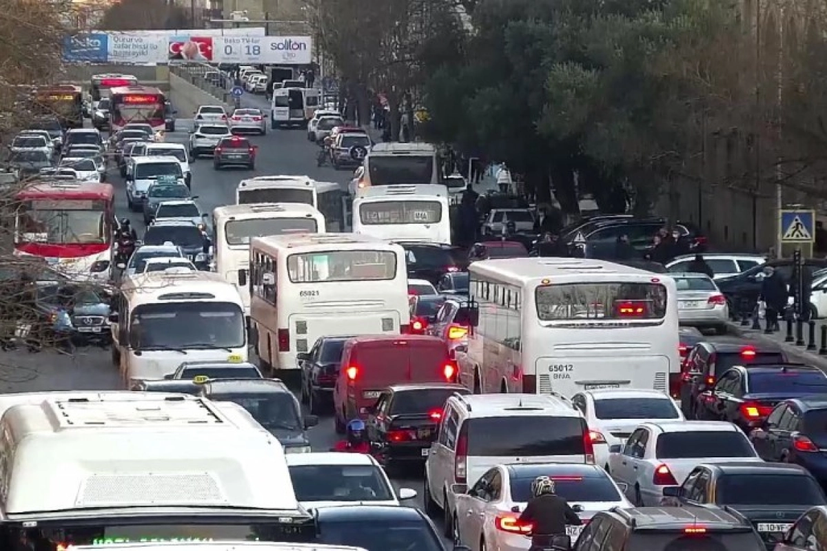 Bakıda sıxlıq olan yollar açıqlanıb