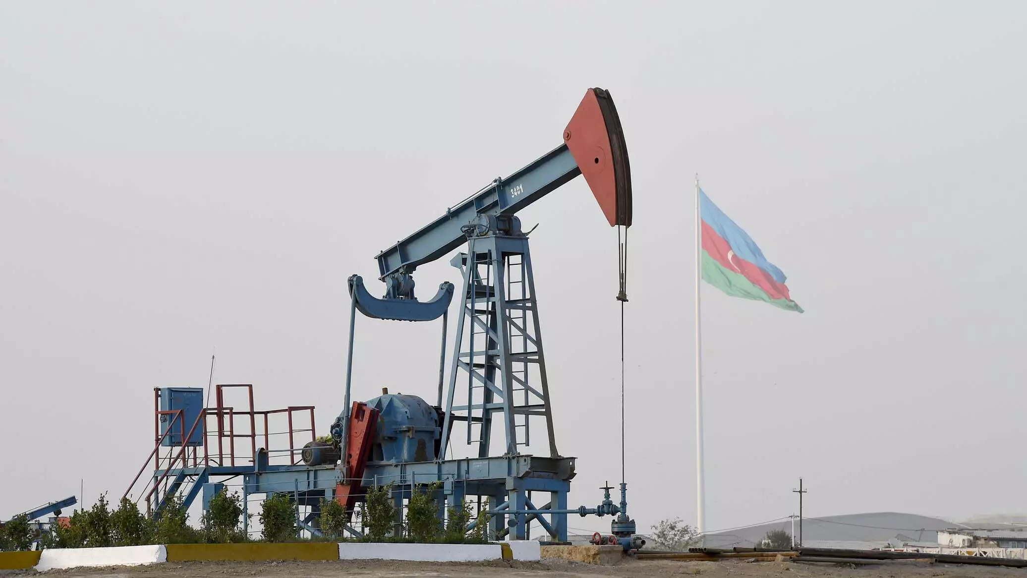 Azərbaycan neftinin qiyməti 3 dollardan çox ucuzlaşıb