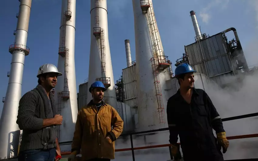 İranda neft emalı zavodunun fəhlələri tətil edib