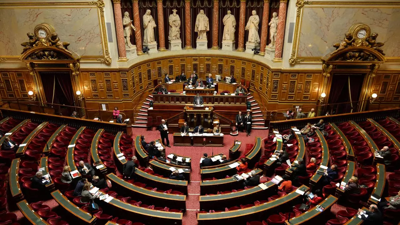 Fransa Senatı yəhudilərin talan edilmiş əmlaklarını geri qaytarır