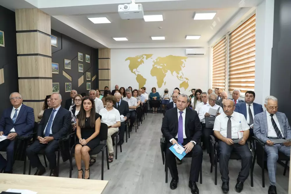 Professor Vüsət Əfəndiyevin 70 illik yubileyinə həsr olunmuş elmi seminar keçirilib (FOTO)