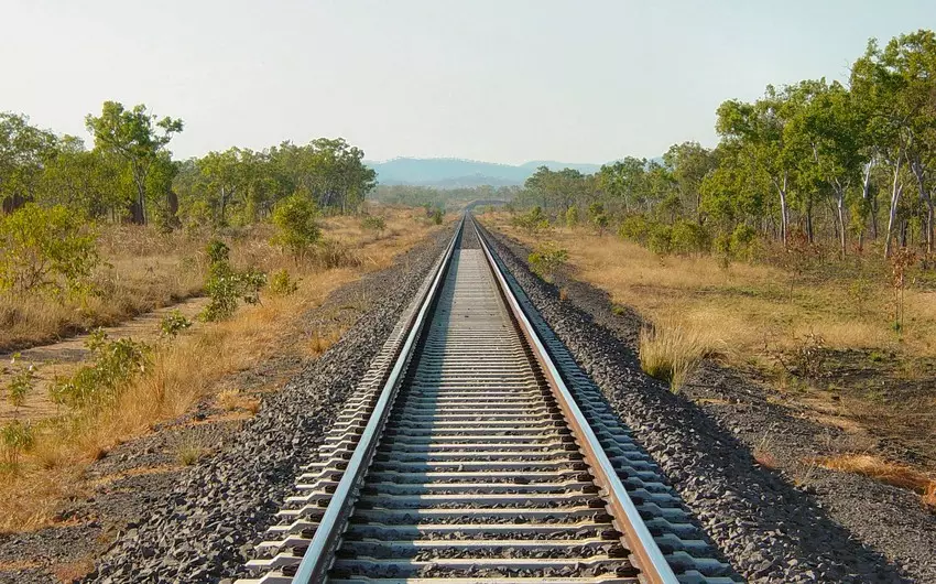 Bakıda yeniyetmələr dəmir yolu dayanacağından oğurluq edib