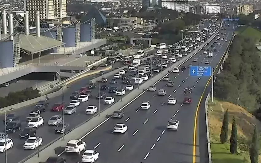 Bakıda hazırda sıxlıq müşahidə olunan yollar - SİYAHI