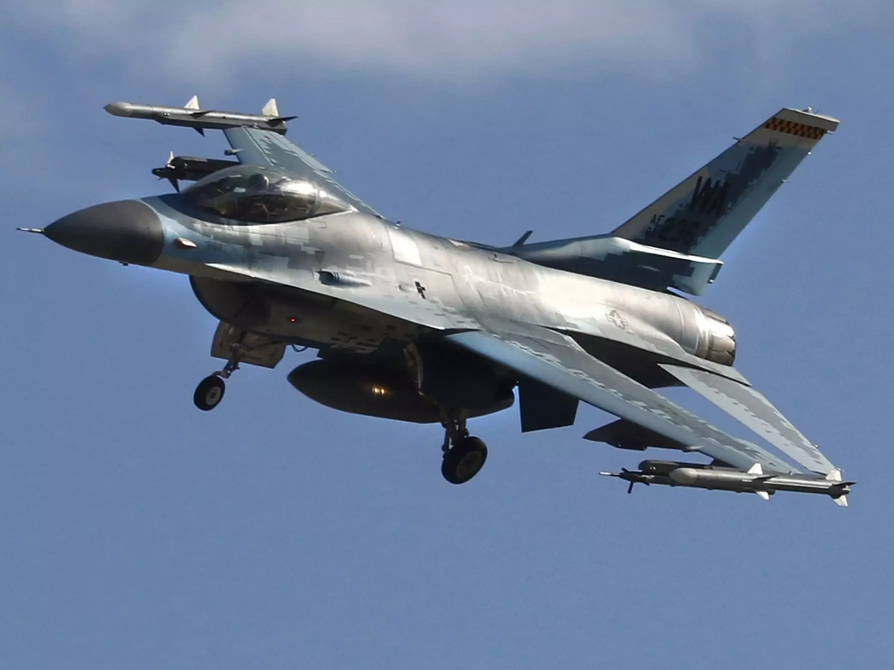 Ukraynalı pilotlar bu yay F-16 təyyarələri ilə təlimlərə başlaya bilər