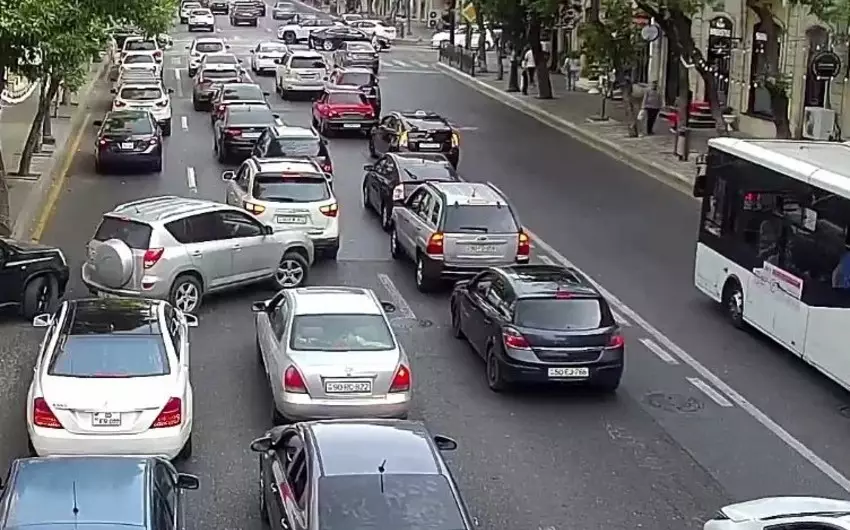 Bakıda hazırda sıxlıq müşahidə olunan yollar - SİYAHI