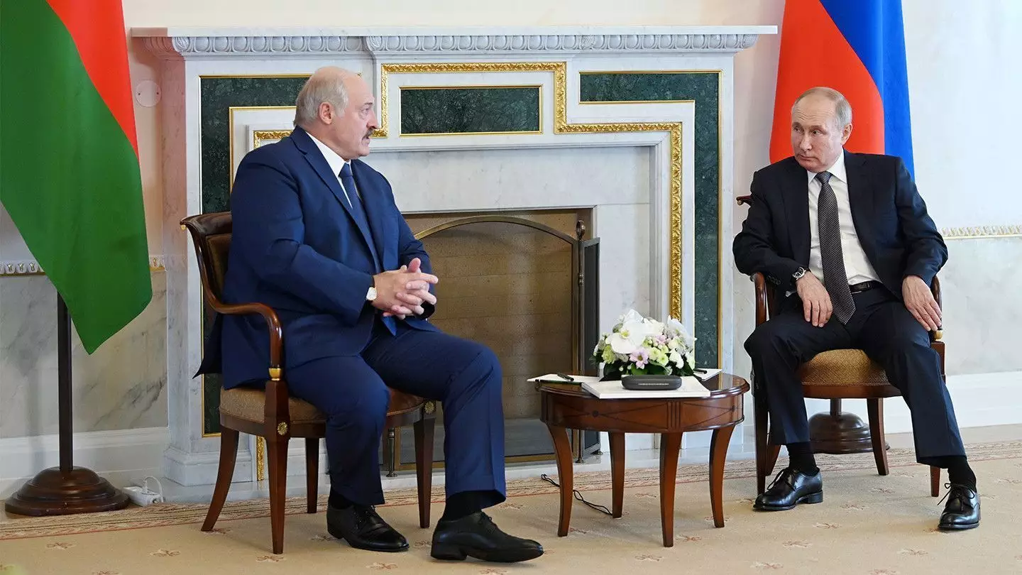 Lukaşenko Putinlə görüşməyə gedir