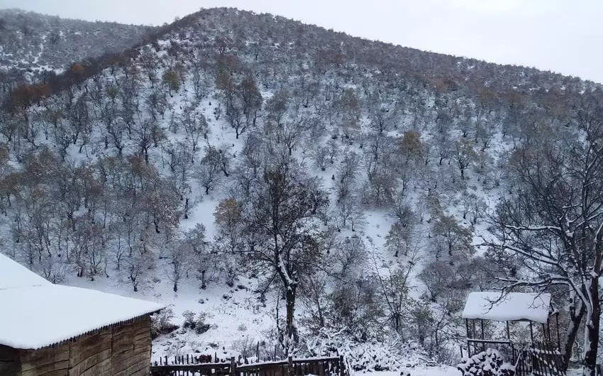 Şahdağ, Xınalıq və Qrıza qar yağıb, güclü külək əsib - FAKTİKİ HAVA - YENİLƏNİB