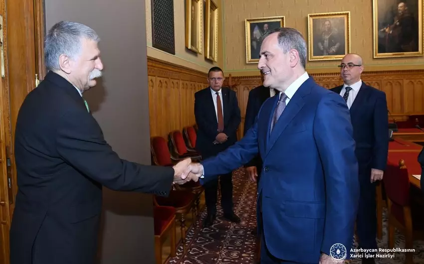 Ceyhun Bayramov Macarıstan parlamentinin sədri ilə müzakirələr aparıb