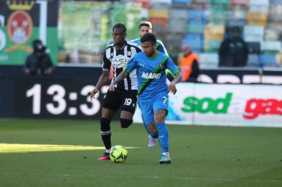 "Udineze" zəlzələ qurbanlarına dəstək olmaq üçün "Sassuolo" matçının formalarını satışa çıxardı