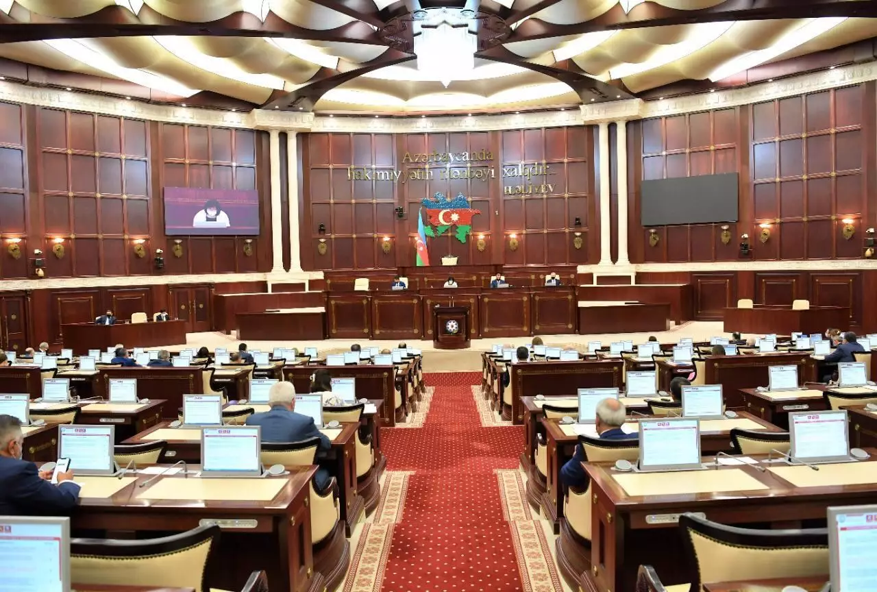 Sahibkarlıqla bağlı qanuna dəyişikliklər Milli Məclisin plenar iclasına tövsiyə edilib