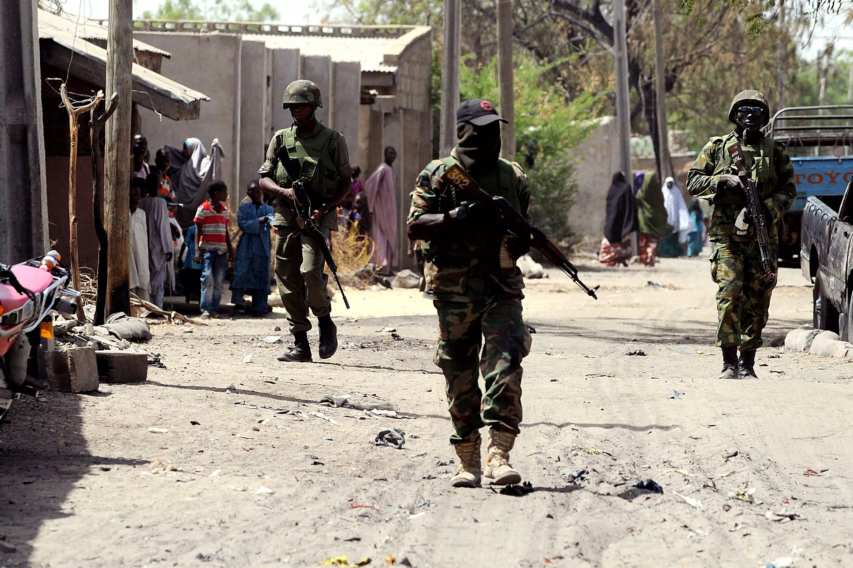 Nigeriyada silahlı şəxslər 19 nəfəri qaçırıb