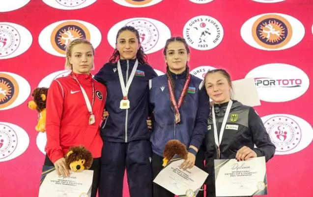 Azərbaycan güləşçiləri yarışı 10 medalla başa vurdular