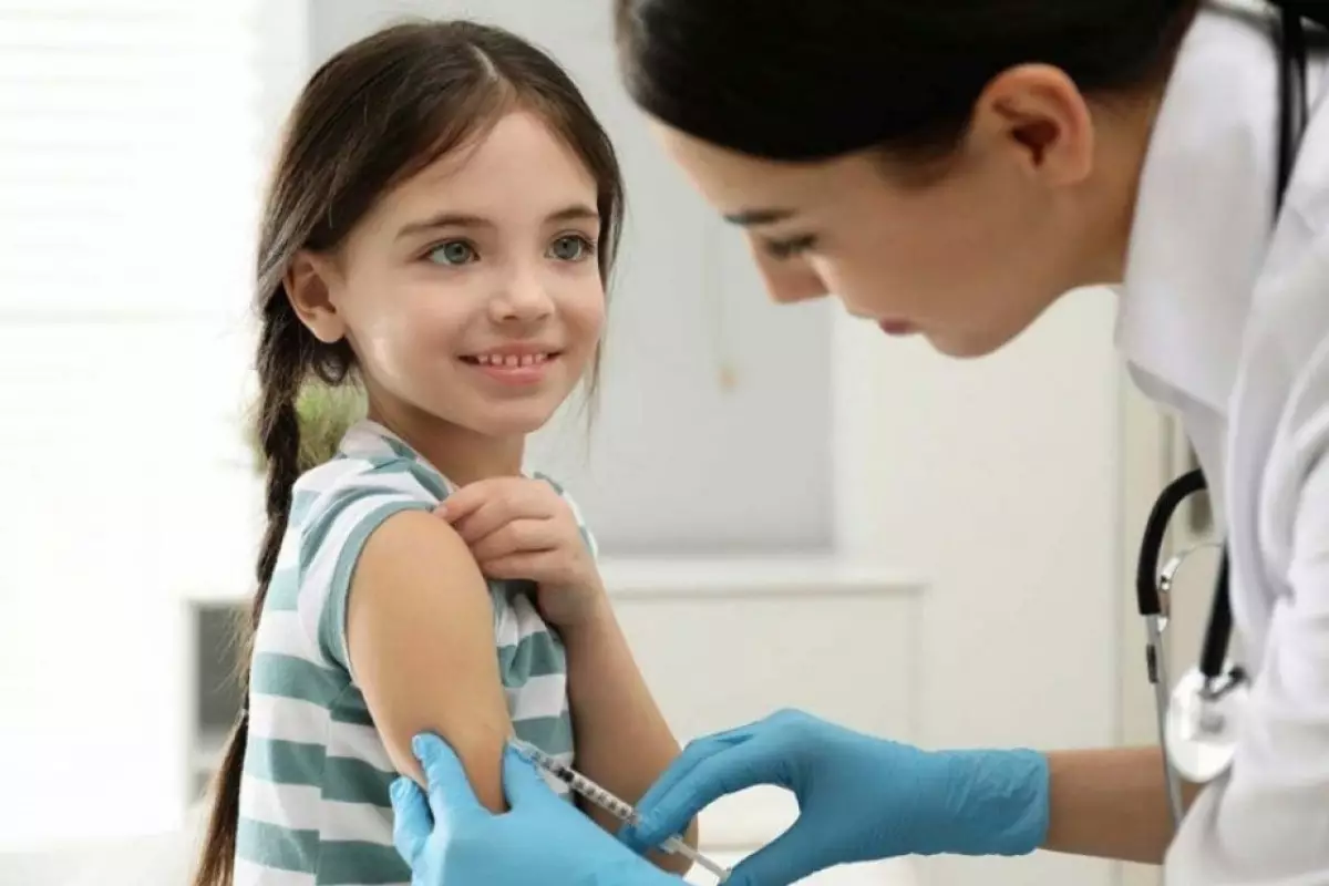 TƏBİB: Uşaqlar yuxarı yaşda vurulan bəzi vaksinləri ağır keçirirlər