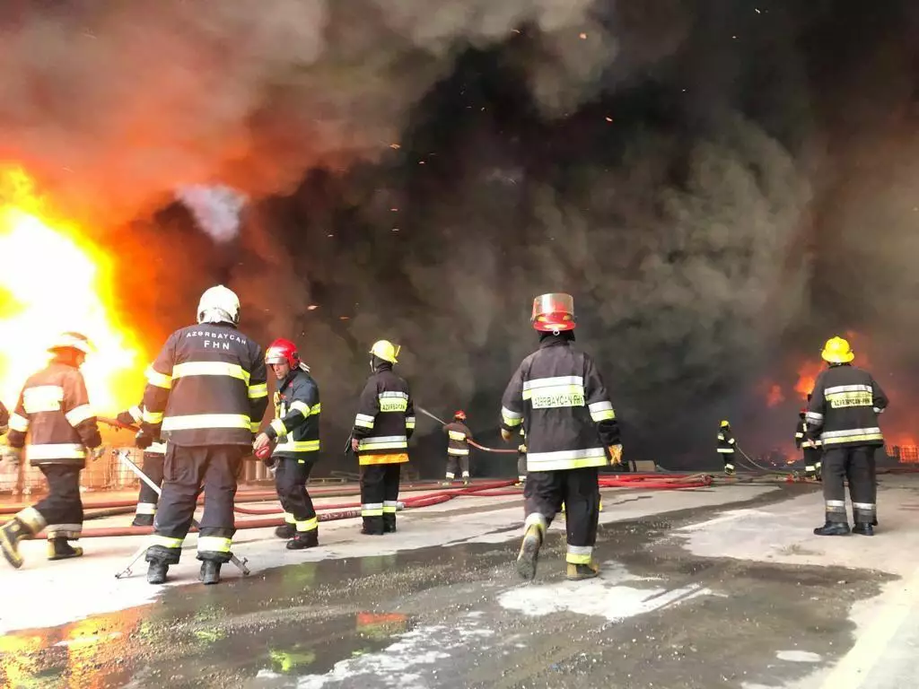 Bakıda çoxmərtəbəli yaşayış binasında yanğın olub