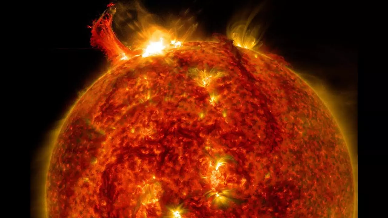 Günəşdə iki ardıcıl şiddətli partlayış baş verib - NASA