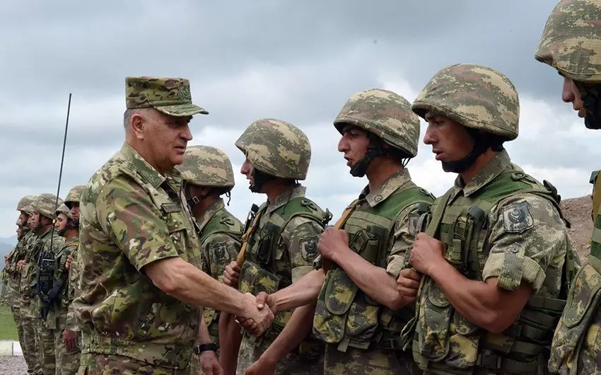 General-polkovnik Kərim Vəliyev Qarabağda döyüş mövqelərində olub