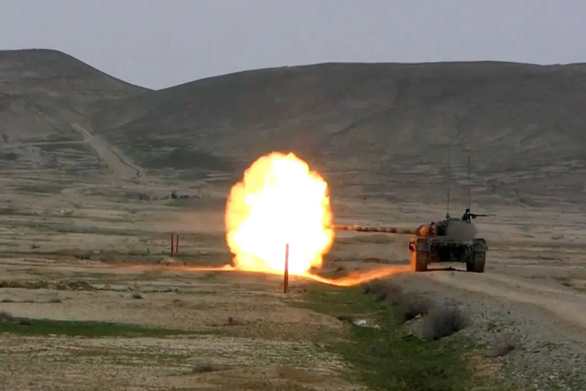 Azərbaycan Ordusunda tank bölmələrinin döyüş hazırlığı artırılır - VİDEO
