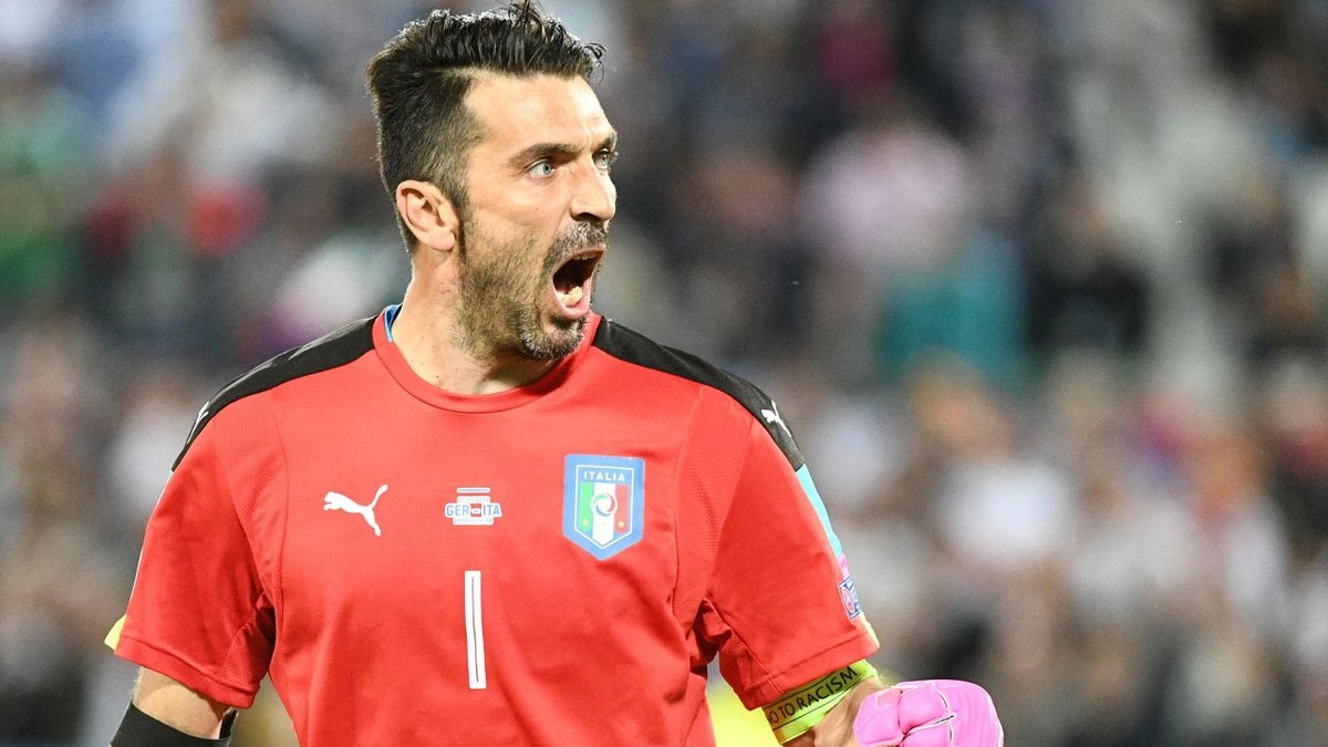 Canluici Buffon da zəlzələ qurbanlarına dəstək oldu - FOTO