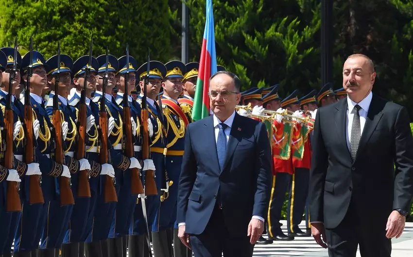 Albaniya Prezidentinin rəsmi qarşılanma mərasimi olub