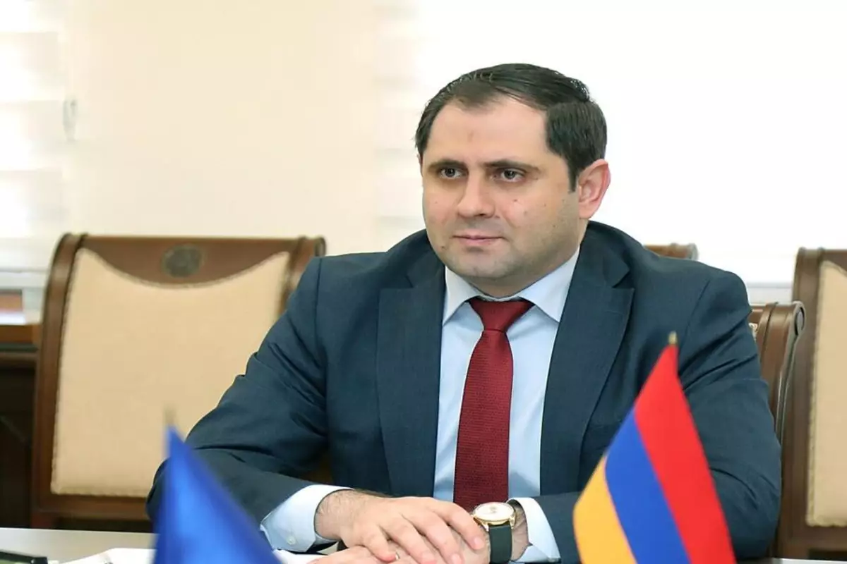 Suren Papikyan Pentaqon rəhbərinin müavini ilə telefon danışığı aparıb