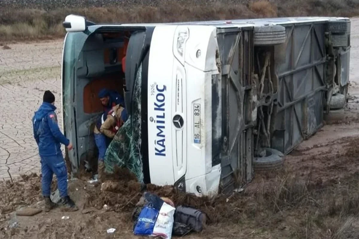 Türkiyədə ağır qəza: 1 ölü, 25 yaralı