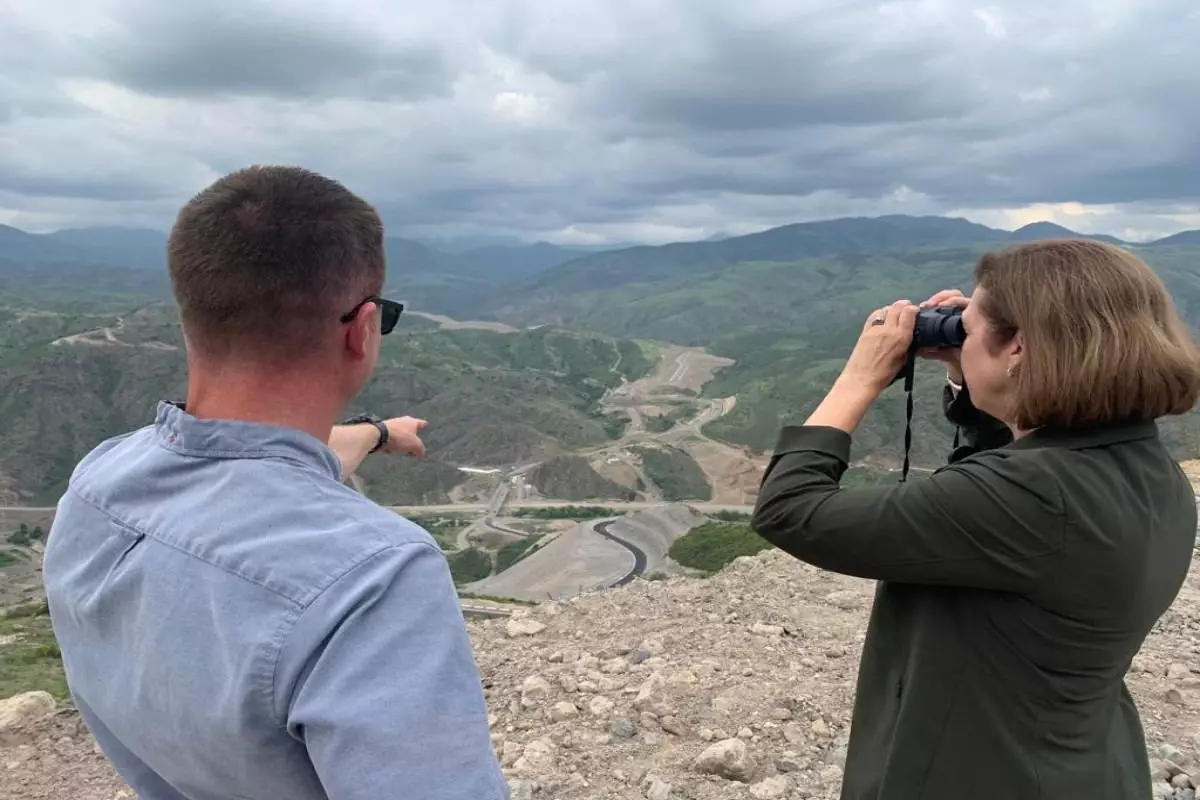 ABŞ-nin Ermənistandakı səfiri yenə Azərbaycanla sərhədə gedib (FOTO)