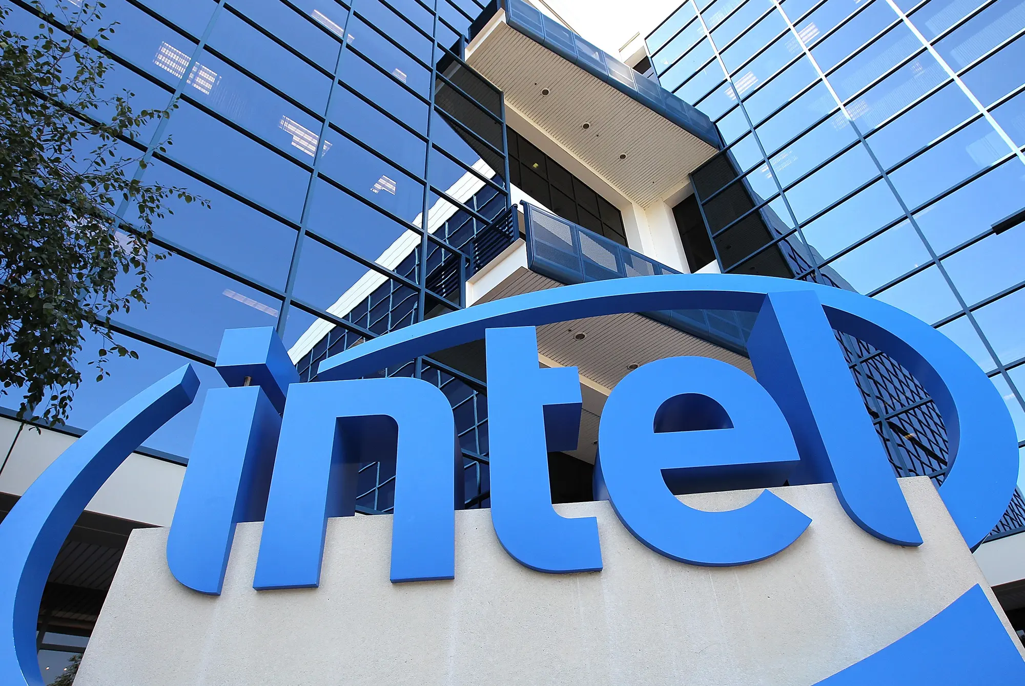 "Intel" 5,4 milyard dollarlıq müqaviləni ləğv edəcək