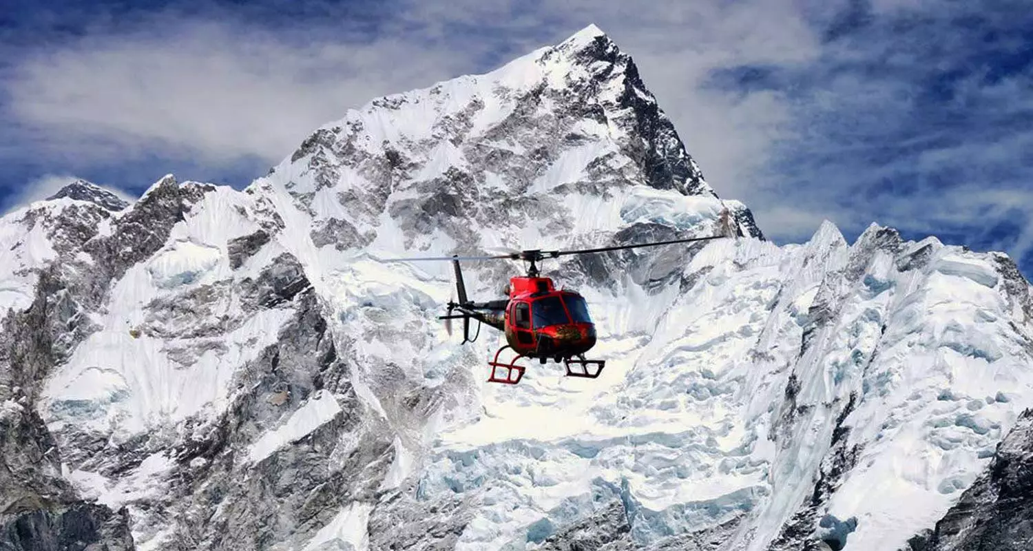 Everest dağından qayıdan helikopter radarlardan itib
