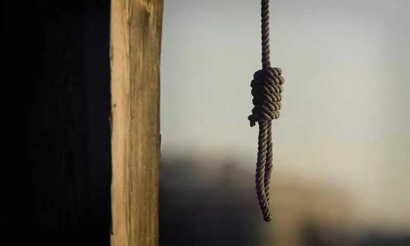 Qazaxda 22 yaşlı qız intihar edib