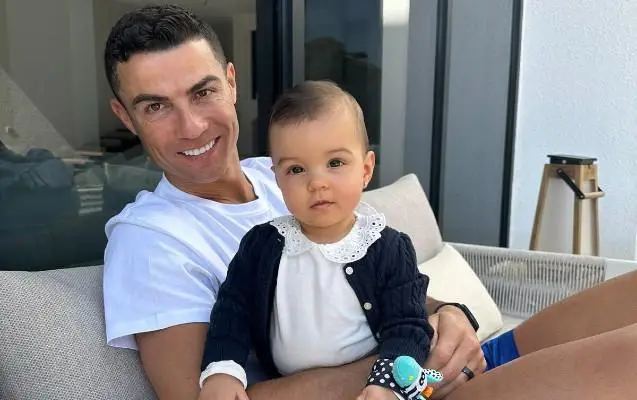 Kriştiano Ronaldo qızını təbrik edib