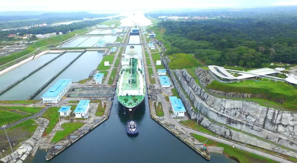 Panama kanalında 300 gəmi gözləyir