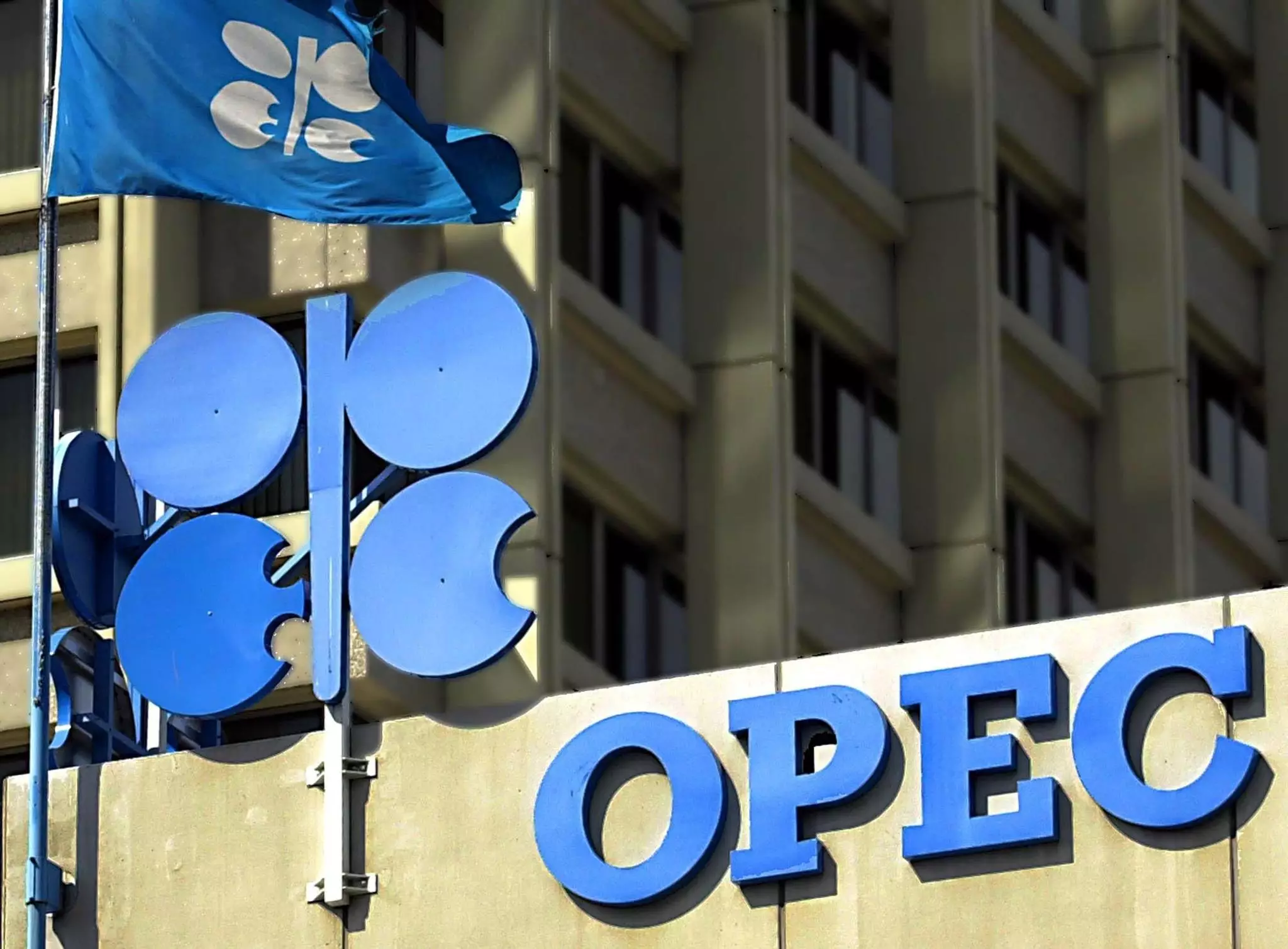 "OPEC+" neft hasilatını artırıb