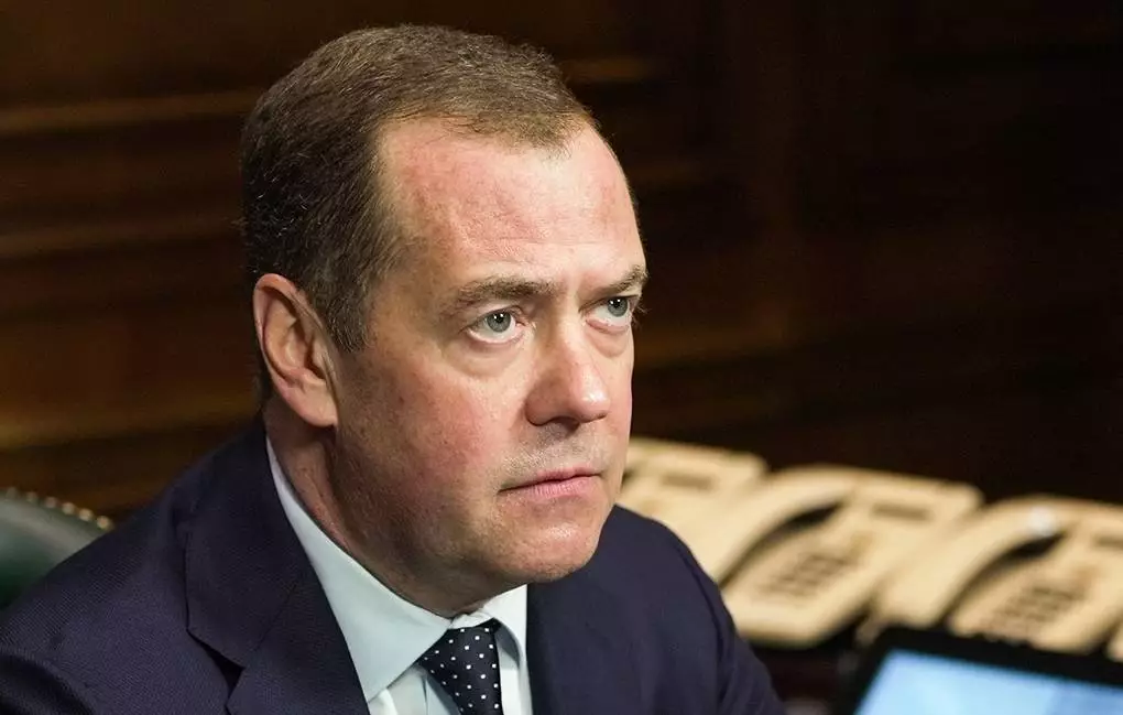Medvedev: Ukrayna NATO-ya üzv olmaq üçün ərazilərdən imtina etsə, Kiyevi də itirəcək