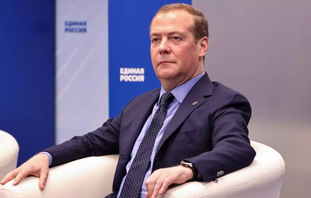 Medvedev: "Rusiya heç kimə görə öz dəyərlərindən imtina etməyəcək" 