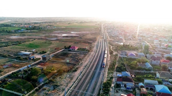 Bakı-Sumqayıt qatarında TƏHLÜKƏ! Daşqalaq edildi, şüşələri sındırıldı - FOTO