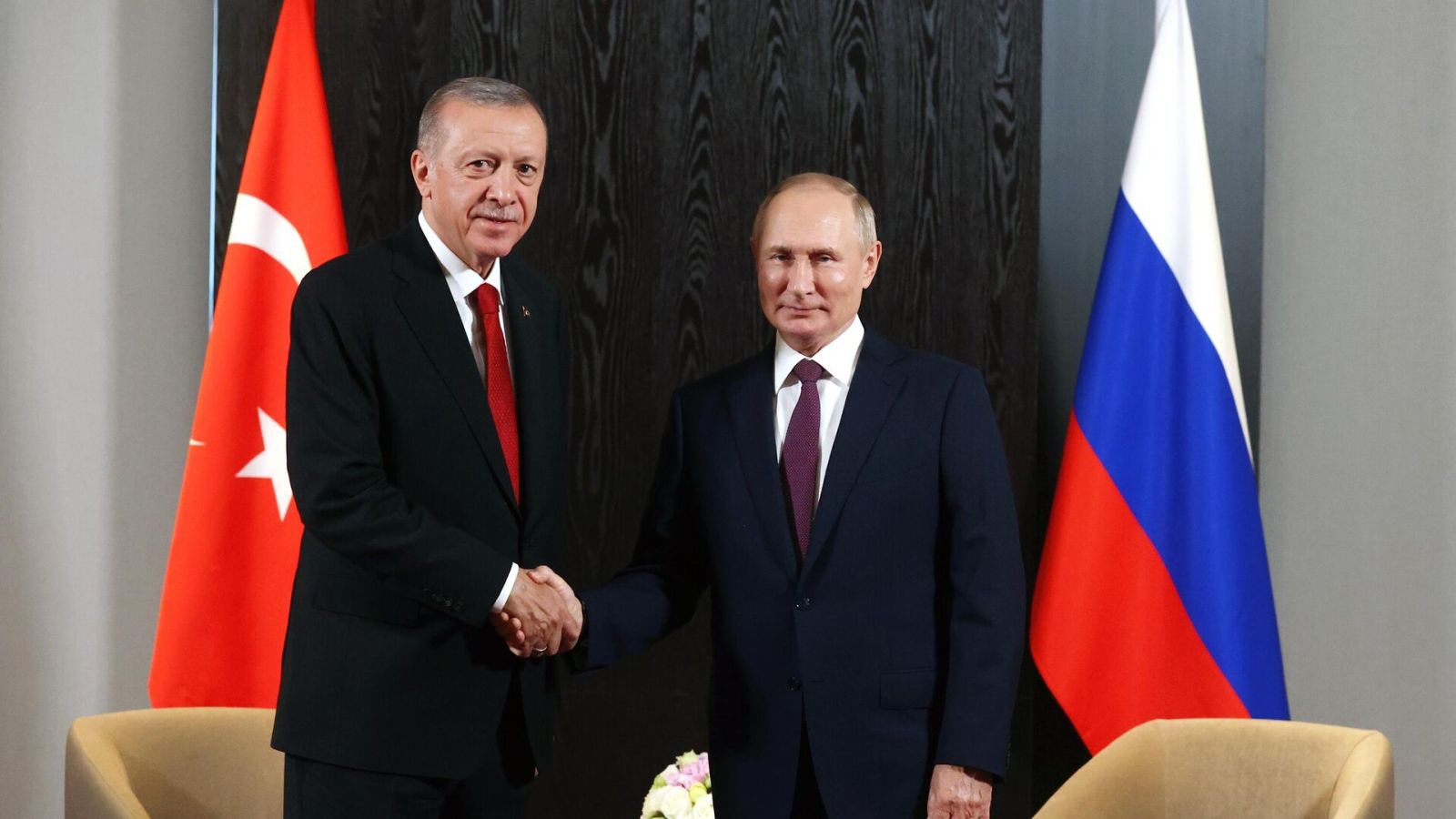 Ərdoğan: "Rusiya Prezidenti Vladimir Putinlə telefon əlaqəsi saxlayacağam"