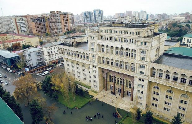 Tibb Universiteti tender elan edir