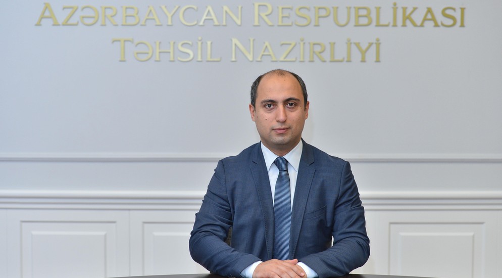 Nazir bir qrup təhsil işçisini təltif edib